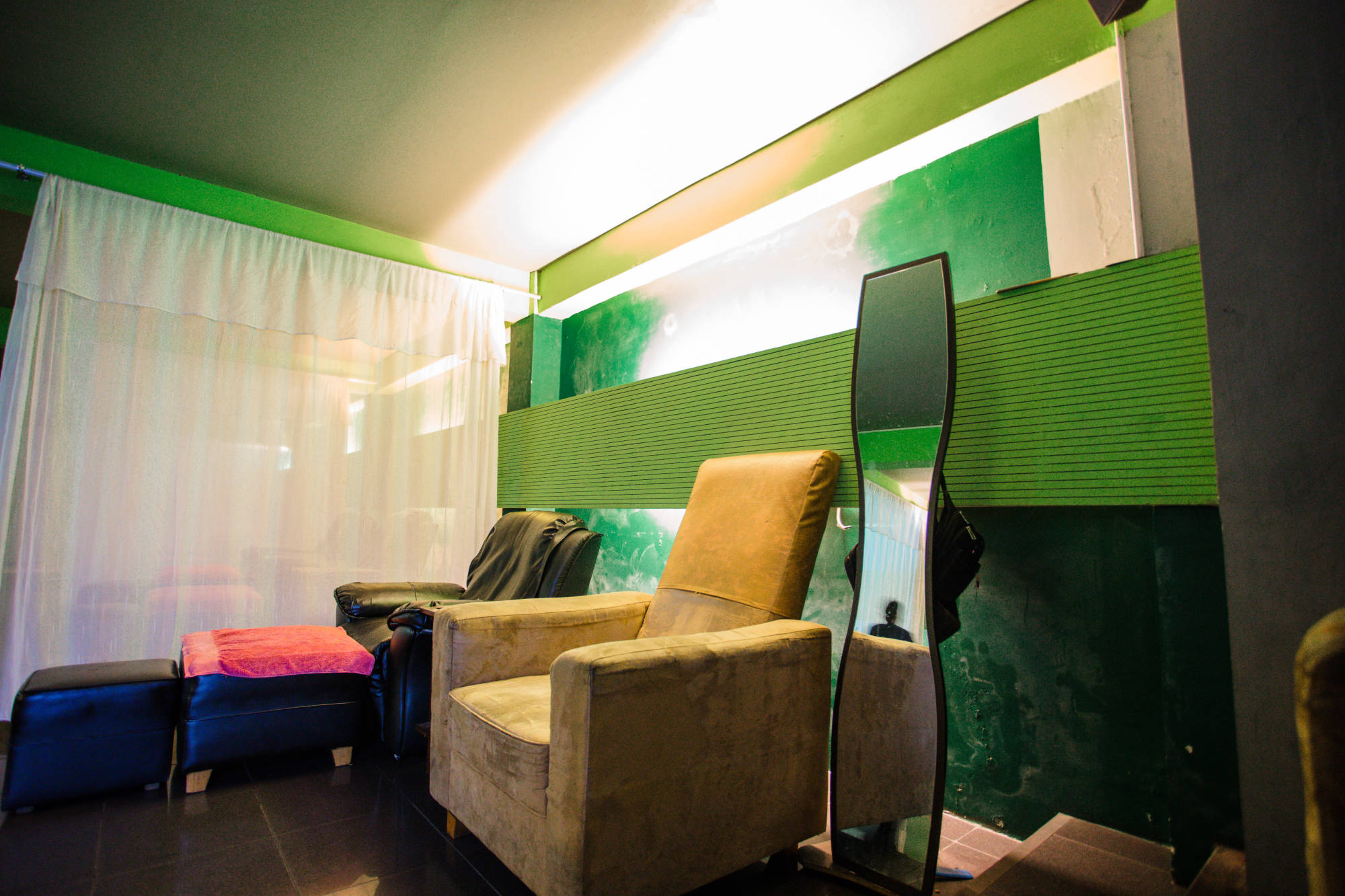 Reflexology room with green decor
